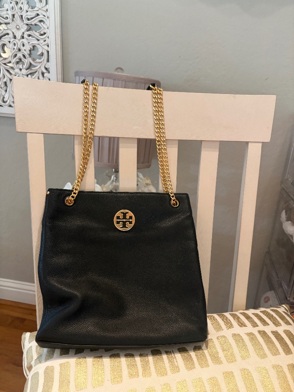 Tory Burch Carson swing back chain bag